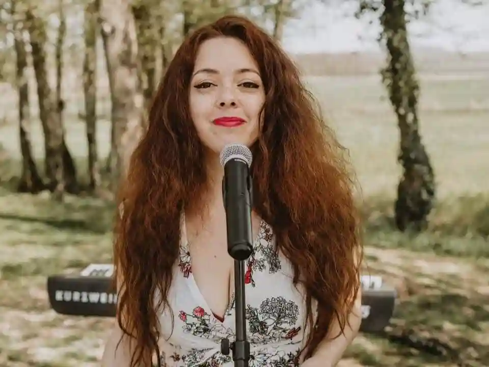 Emily Christy, Spectacle rétro guinguette